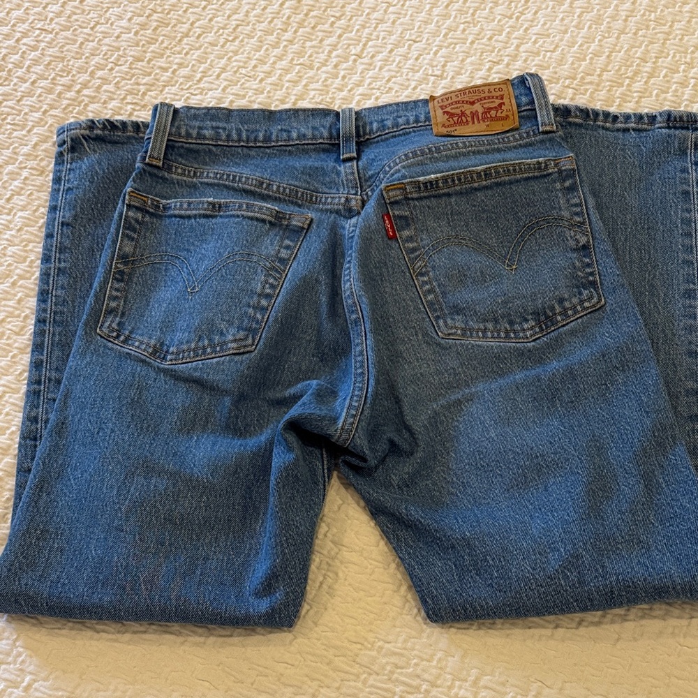Levi's Women's Classic Blue Cropped Jeans